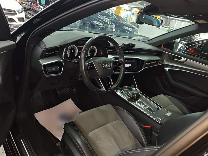 Фото 13 - Audi A6L