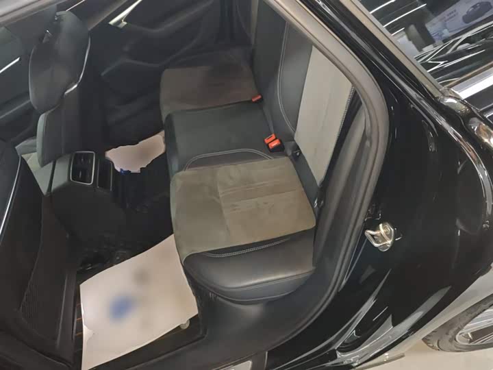 Фото 14 - Audi A6L