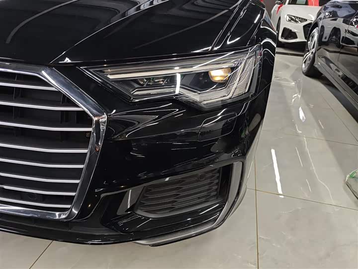 Фото 15 - Audi A6L