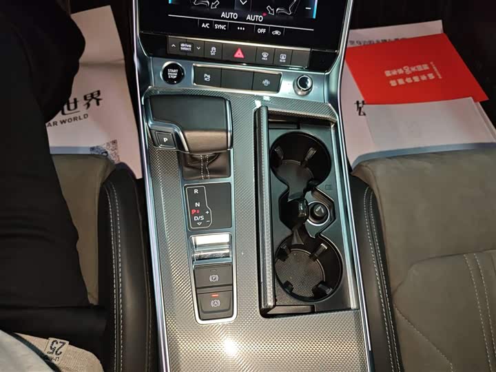 Фото 6 - Audi A6L