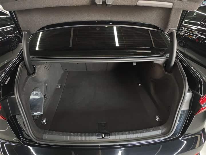 Фото 9 - Audi A6L