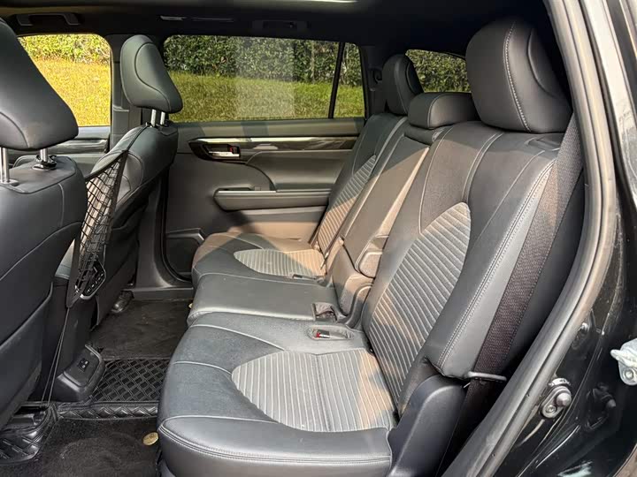 Фото 10 - Toyota Crown Kluger