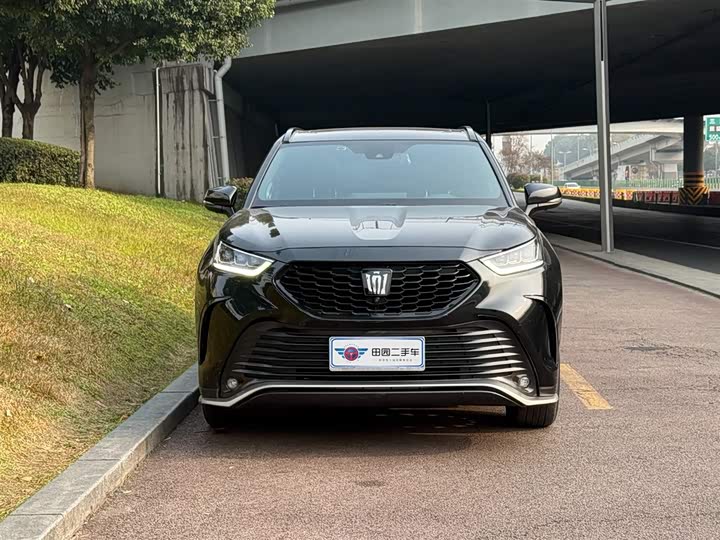 Фото 2 - Toyota Crown Kluger