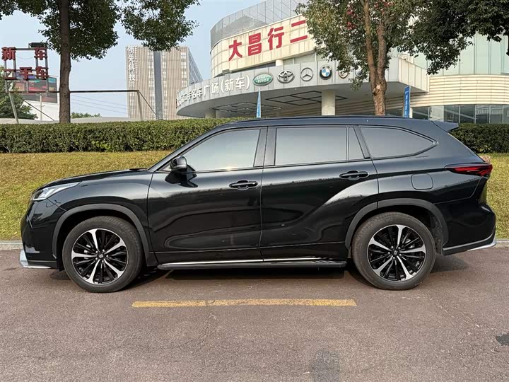 Фото 3 - Toyota Crown Kluger