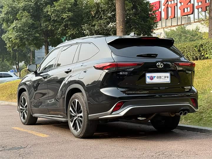 Фото 4 - Toyota Crown Kluger