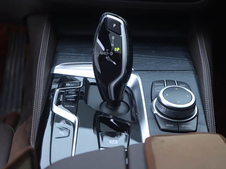 Фото 21 - BMW 5 Series Hybrid