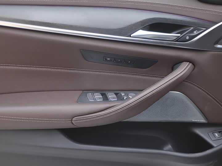 Фото 6 - BMW 5 Series Hybrid