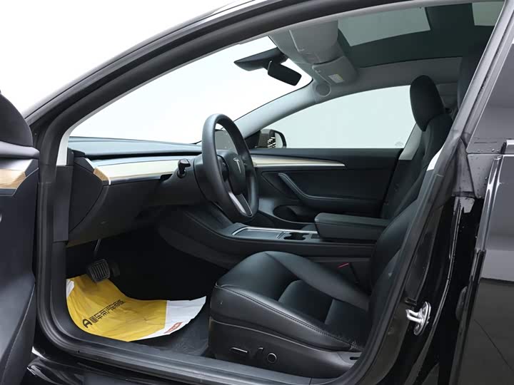 Фото 10 - Tesla Model 3