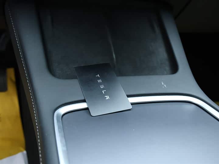 Фото 12 - Tesla Model 3