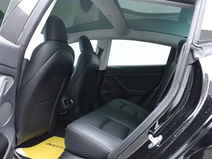 Фото 13 - Tesla Model 3