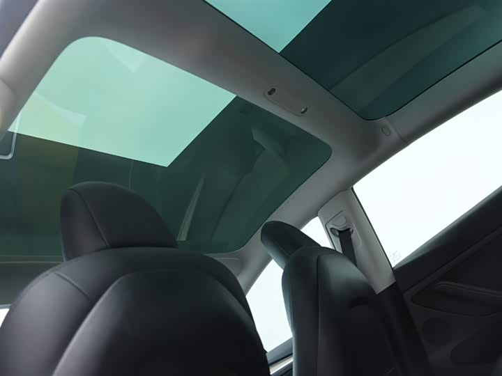 Фото 14 - Tesla Model 3