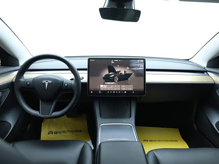 Фото 15 - Tesla Model 3