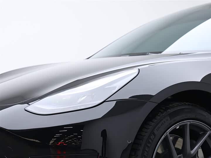 Фото 18 - Tesla Model 3