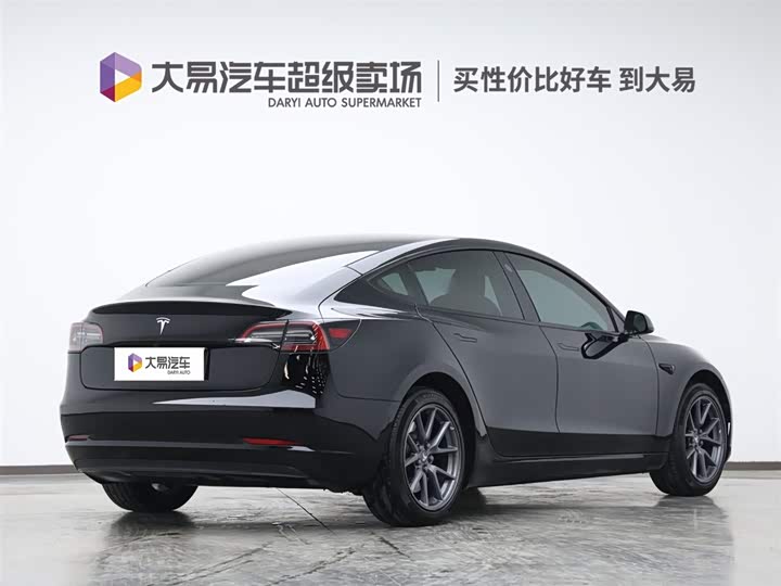 Фото 3 - Tesla Model 3