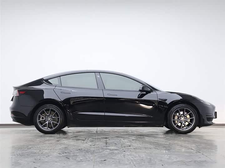 Фото 6 - Tesla Model 3