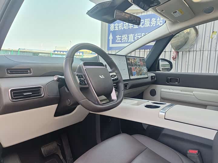 Фото 10 - LiXiang Mega