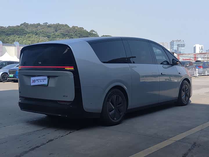 Фото 16 - LiXiang Mega