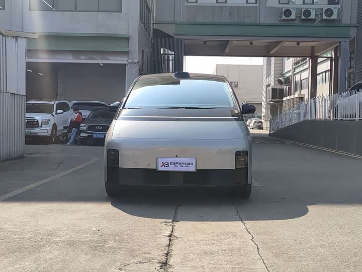 Фото 2 - LiXiang Mega