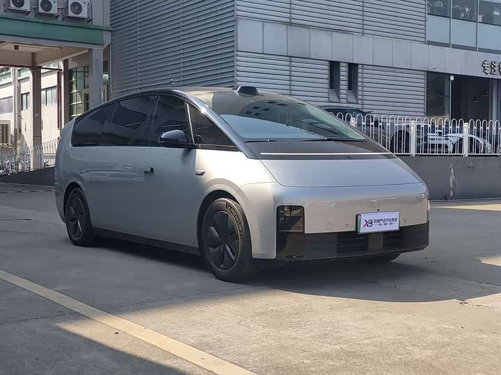 Фото 3 - LiXiang Mega