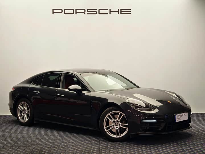 Фото 1 - Porsche Panamera