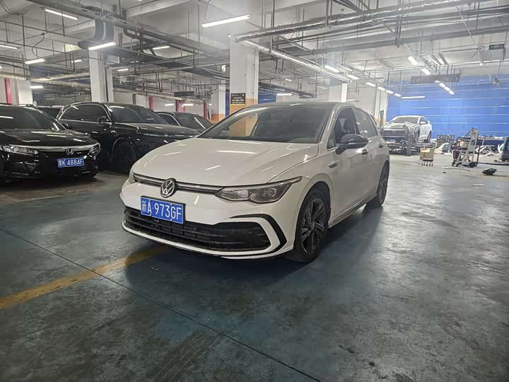 Фото 1 - Volkswagen Golf