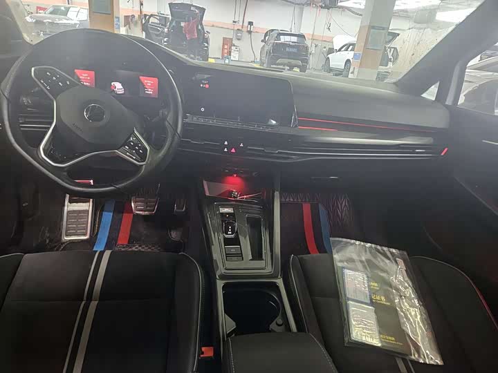 Фото 3 - Volkswagen Golf