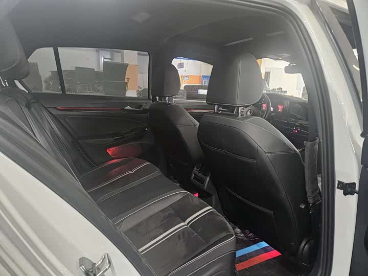 Фото 4 - Volkswagen Golf