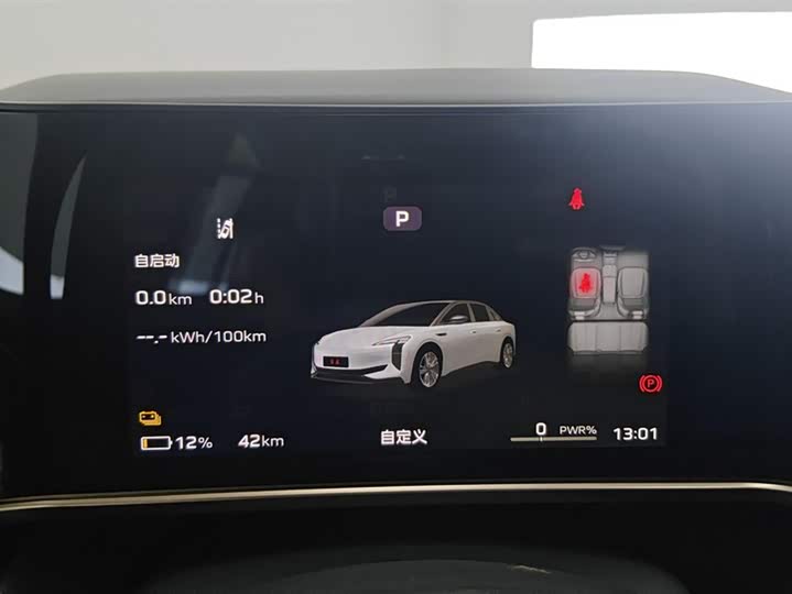 Фото 14 - Hongqi EH7