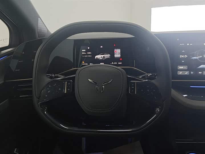 Фото 15 - Hongqi EH7