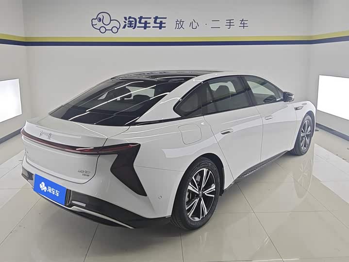 Фото 3 - Hongqi EH7