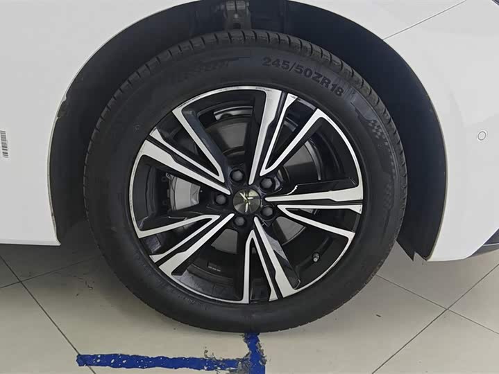 Фото 6 - Hongqi EH7