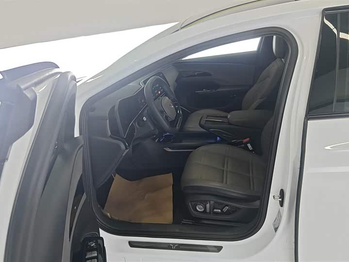 Фото 9 - Hongqi EH7