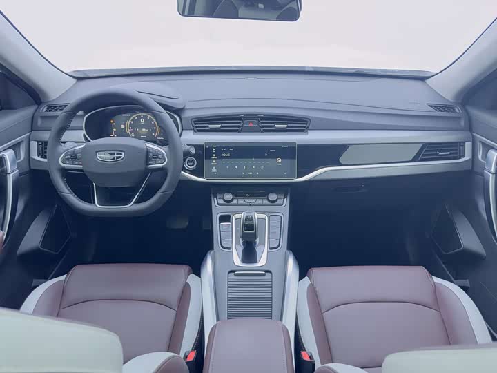 Фото 10 - Geely Atlas