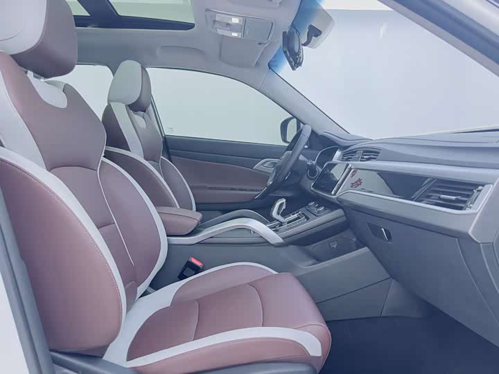 Фото 14 - Geely Atlas