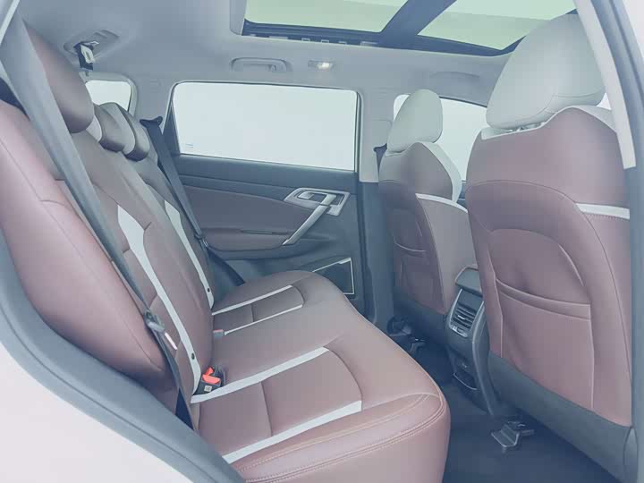 Фото 16 - Geely Atlas