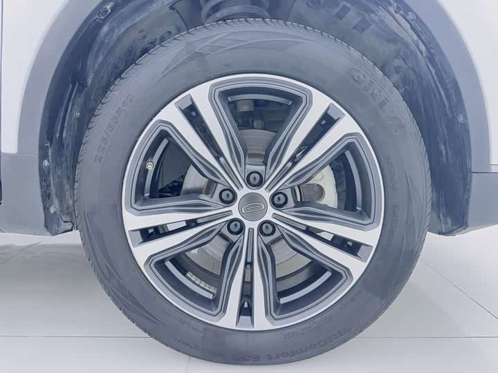 Фото 18 - Geely Atlas