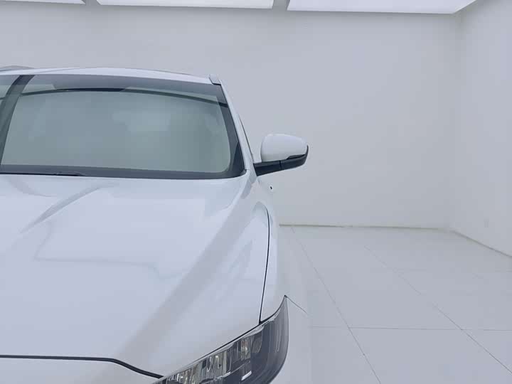 Фото 20 - Geely Atlas