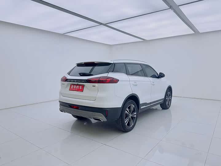 Фото 22 - Geely Atlas