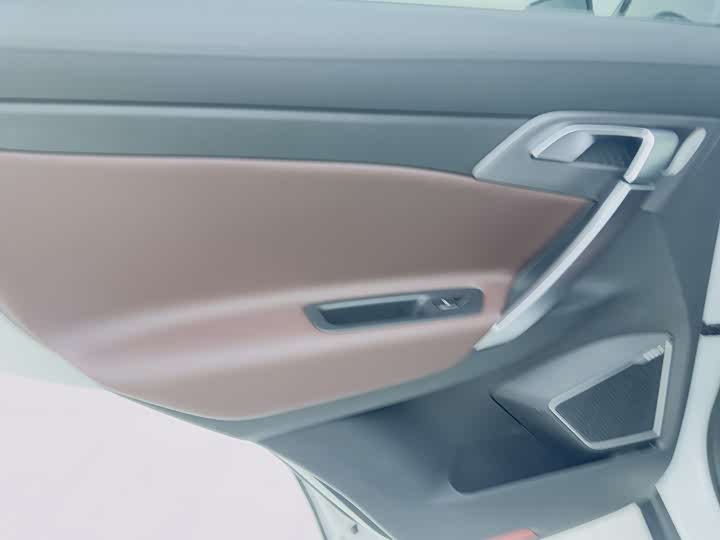 Фото 7 - Geely Atlas