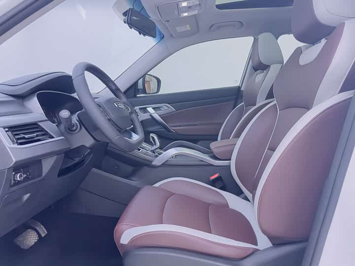 Фото 9 - Geely Atlas