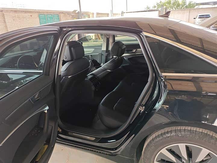 Фото 4 - Audi A6L