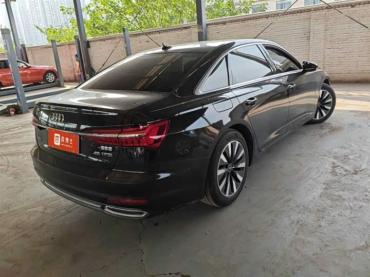 Фото 7 - Audi A6L