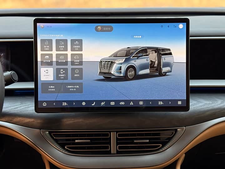 Фото 10 - Denza D9