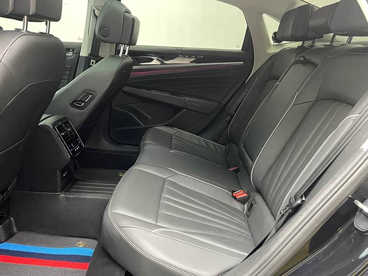 Фото 10 - Volkswagen Passat