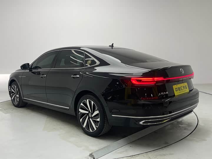 Фото 20 - Volkswagen Passat