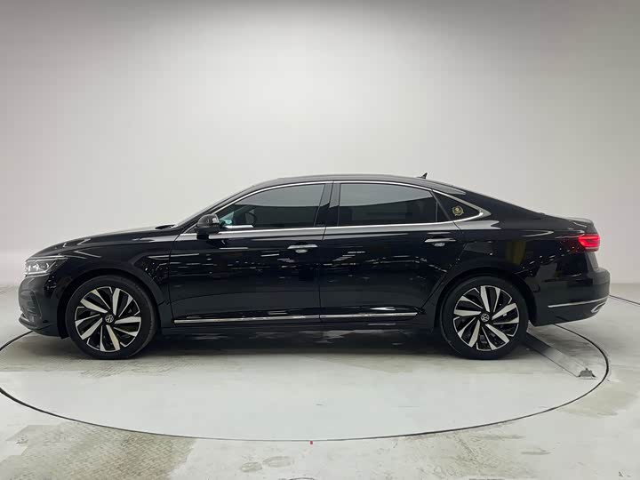 Фото 21 - Volkswagen Passat