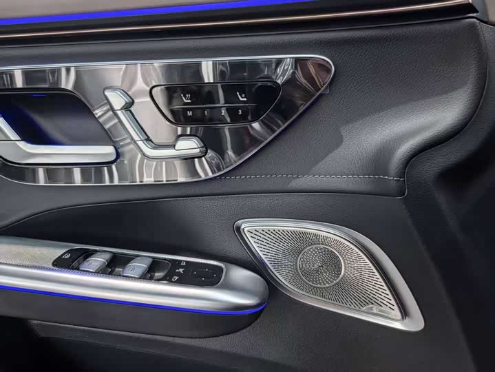 Фото 9 - Mercedes-Benz EQE SUV