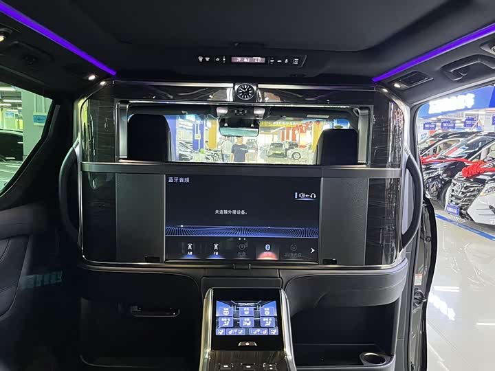 Фото 6 - Lexus LM