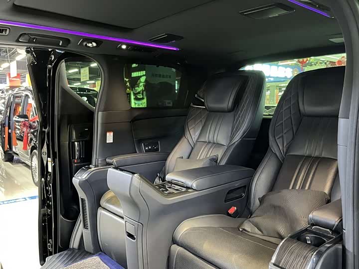 Фото 8 - Lexus LM