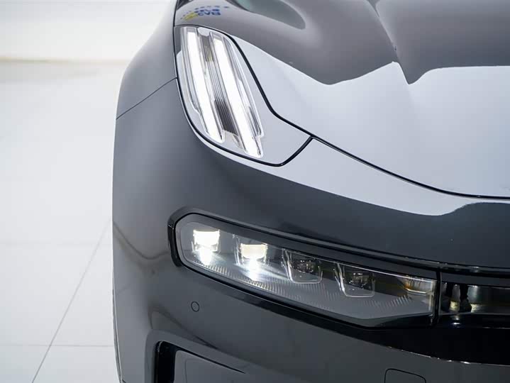 Фото 14 - Zeekr 001